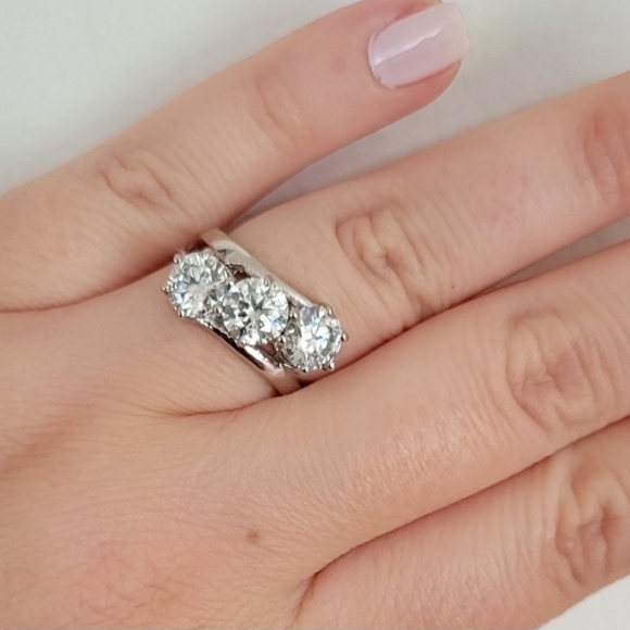 New 3ct Beautiful Moissanite Diamond Ring - Picture 3 of 10